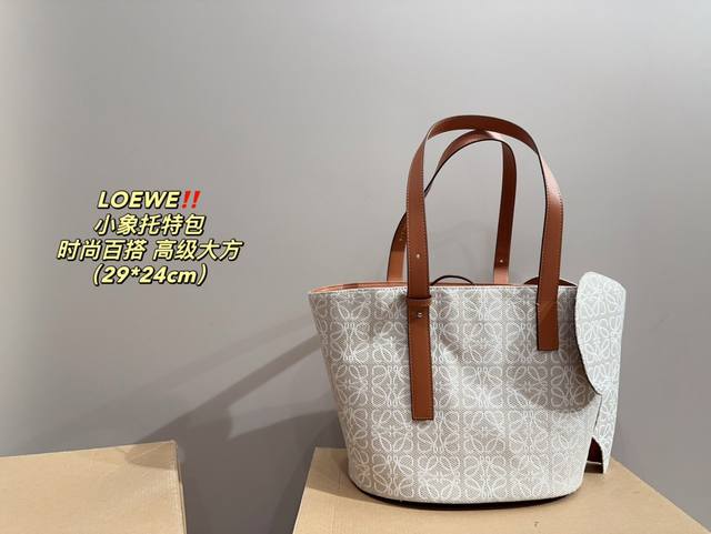 尺寸29.24 罗意威 小象托特包 Loewe 这才是罗意威最值得入的中古包吧！ 太好装了容量很大出差旅行必备的大包首选真的很小众因为这一只是中古包所以很少见～