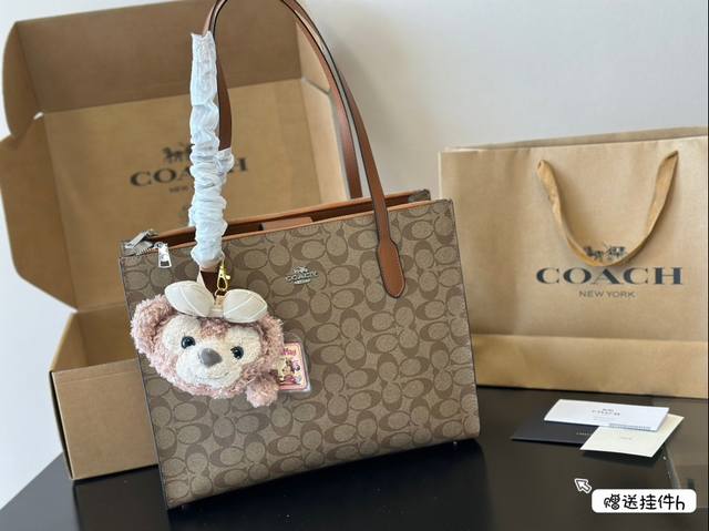 飞机盒 蔻驰托特 超大容量! 不限制年龄段哦! 赠送挂件 飞机盒 蔻驰托特 超大容量! 不限制年龄段哦! 赠送挂件