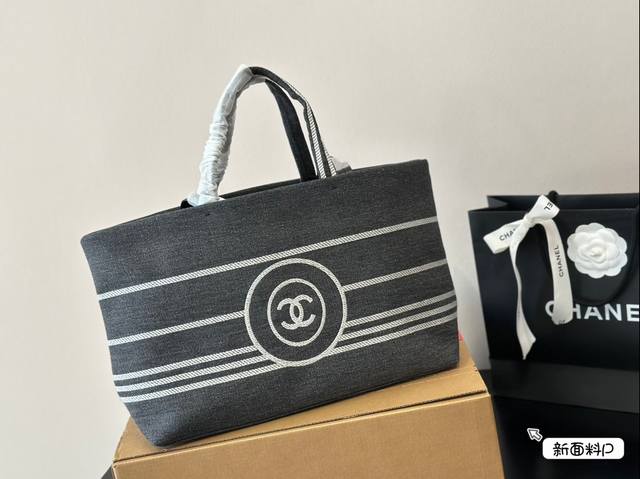 我的周末一定要背着chanel出门超级酷的条纹沙滩包海军蓝牛仔配色 百搭时髦适合秋冬季出门旅行出差 尺寸35*25