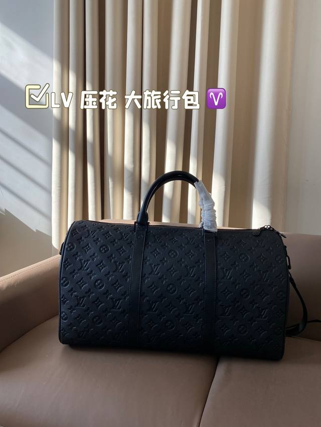 纯皮尺寸51*28 Lv 压花 大旅行包 大容量 度假旅行必备 时尚达人必备单品之一 实物绝对惊艳到你