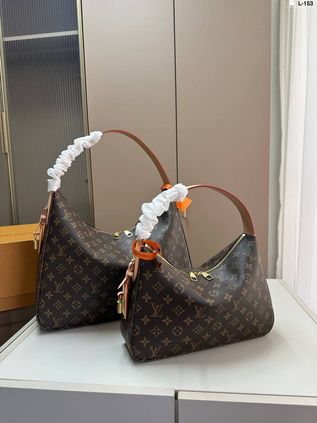 Lv 新款 腋下饭盒包慵懒时髦感拉满 Ivsully Hobo 腋下包背多了牛角包秋冬来个lvsully Hobo腋下包也不错哦配上大衣毛衣风衣慵懒酷飒十足又不 Lv 新款 腋下饭盒包慵懒时髦感拉满 Ivsully Hobo 腋下包背多了牛角包秋冬来个lvsully Hobo腋下包也不错哦配上大衣毛衣风衣慵懒酷飒十足又不