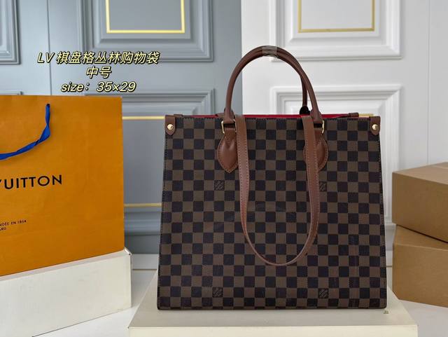 中号 无盒 Size：35×29 Lv路易威登 棋盘格丛林tote购物袋 经典棋盘格设计，容量超级 配长肩带，可单肩可手提斜挎～ 特别的轻便耐用，不易变形！ 性