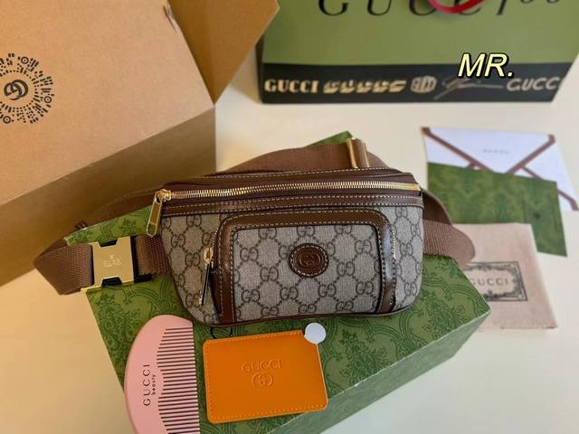 折叠盒飞机盒 Size:20×13 Gucci 古驰老花男士胸包 腰包 经典老花设计，百搭时尚！ 当胸包，腰包，斜跨包 包内配梳子镜子 随时精致 解放双手潮男出
