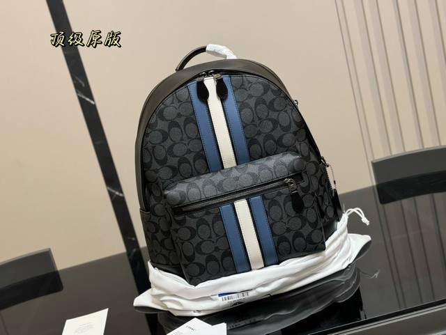 复刻版 Size：33.39Cm 蔻驰男士双肩包 台湾进口牛皮 超高清五金logo标志、 专用里内里 直男必备款。 这个必须种草！！