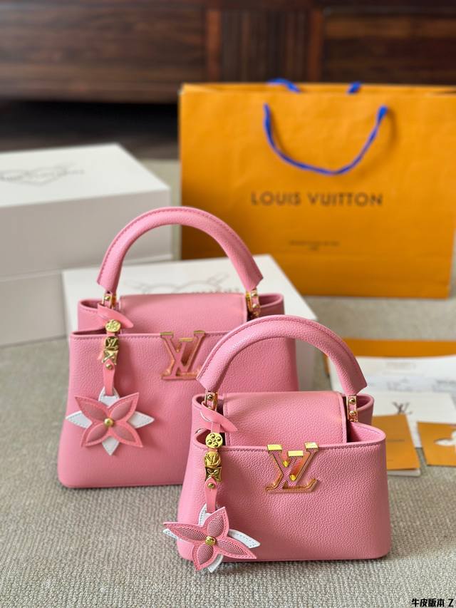 牛皮版本 配挂件 Lv Capucines 作为lv代表性高定包款之一的capucines手袋,每一季都会尝试不同的设计,并搭配新配色、新材质与新饰面。更加高端 牛皮版本 配挂件 Lv Capucines 作为lv代表性高定包款之一的capucines手袋,每一季都会尝试不同的设计,并搭配新配色、新材质与新饰面。更加高端