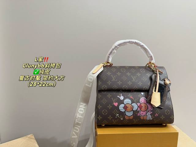 纯皮 配折叠盒尺寸28.22 Lv Clunybb斜挎包 轻松演绎复古时髦 包型挺阔，简约而不简单不需要过多的装饰，日常搭配西装和t恤，就能将高级感体现的淋漓尽