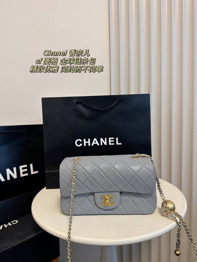 配盒 香奈儿 Chanel Cf系列萎格链条包 轻松演绎复古时髦，包型挺阔，简约而不简单，不需要过多的装饰，常搭配西装和t恤，就能将高级感体现的淋漓尽致 尺寸：