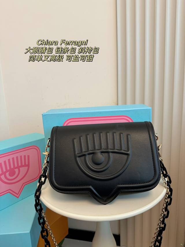 配盒 Chiara Ferragni 新款大眼睛包 链条包 斜挎包 小众设计，简单又高级 双链条设计让整个包包细节感十足！ 包包风格少女趣味十足却不失实用 小众