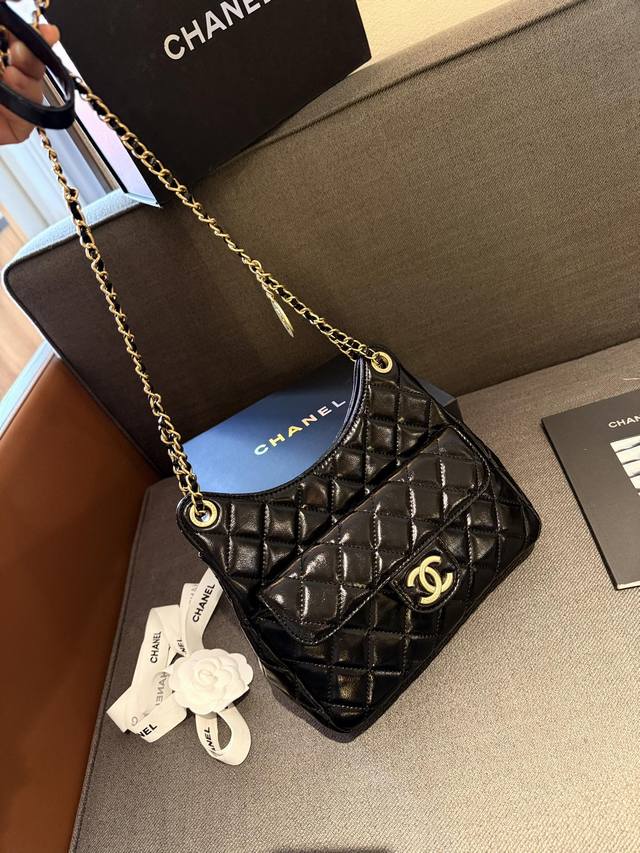 折叠礼盒 Chanel流浪包小号 24早春度假系列 文chanel24早春度假系列由创意总监virginie Viard女士，于摩纳哥的蒙特卡罗海滩举行 这款h