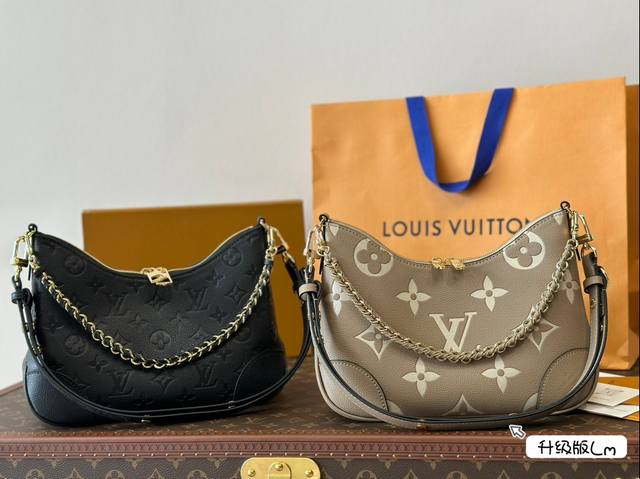 折叠盒 Lv牛角包 解锁多种背法 实用性太强啦 牛角包长肩带一共有三个档位可以调节对小个子到长个子女生都很友好～而且肩带背起来也很舒服，自重也轻，容量大，日常用