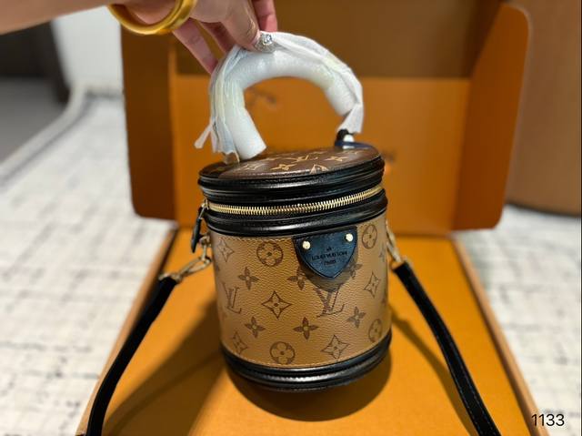 配礼盒 Lv Cannes 水桶包 发财桶新出的 太可爱啦nano发财桶 越用越香！！！ 尺寸大号15 17