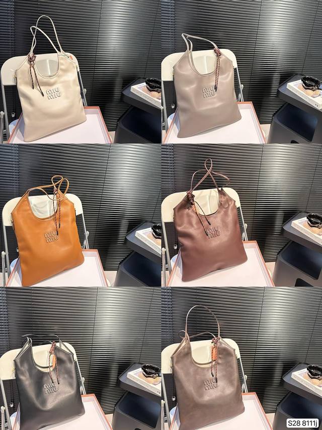 配盒子 缪缪托特 近期的好物推荐，最近超爱这个包包，托特包真的超能 装，出门拍摄能装好多小东西，随意慵懒的赶脚很戳 我尺寸：35 30 货号8111