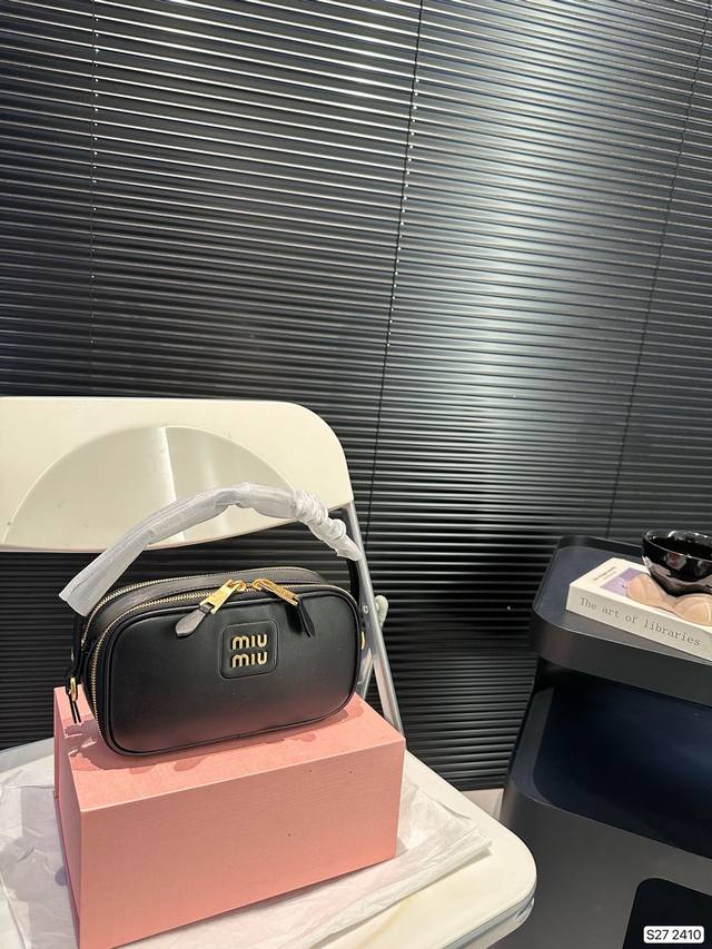 配折叠盒子 一只美腻的小包 Miumiu 缪缪相机包包包甜度刚好可手拎也可斜挎 绝对不是小废包哦 #简单大方时尚款# 尺寸#20 11 货号2410