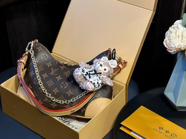 送挂件 折叠礼盒 Lv 最新断货王,原厂彩色小牛皮,24K五金,听我的一定要入,已经帮你们去对比过了,直接省了一万多的最新牛货!7月柜上最新款,最最最好看的新款 送挂件 折叠礼盒 Lv 最新断货王,原厂彩色小牛皮,24K五金,听我的一定要入,已经帮你们去对比过了,直接省了一万多的最新牛货!7月柜上最新款,最最最好看的新款