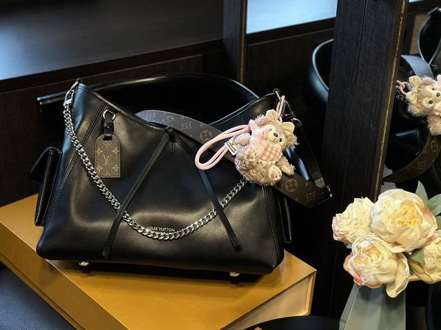 送挂件 折叠礼盒 官网飞机箱 Lv 新款 全皮carryall 30Cm 终于背上这个新款啦！超好看特别是这种随 性的一个风格加上羊皮的一个光滑柔软的质感真的：