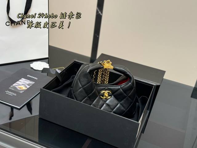 配折叠盒 Size：20*15Cm 香奈儿小可爱聊天包 原版皮材质 包身轻便又有容量 又精美又实用，性价比超高 24A推荐入手之一 太好搭啦！随手一提！出门！