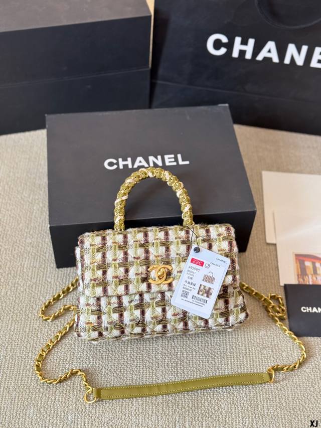 毛呢 背一辈子的必备!香奈儿 Coco Handle ,一你们期待已久的香奈儿 Coco Handle小号到货啦!这款包包一经推出就备受时尚圈青睞,不愧是香奈儿 毛呢 背一辈子的必备!香奈儿 Coco Handle ,一你们期待已久的香奈儿 Coco Handle小号到货啦!这款包包一经推出就备受时尚圈青睞,不愧是香奈儿