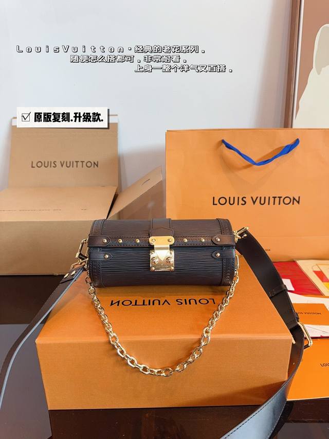 配礼盒 Lv 新款水波纹 巴比龙 即将推出的最新款，目测也是本年度下一个大爆款，Louis Vuitton Prefall Papillon Trunk。 最新
