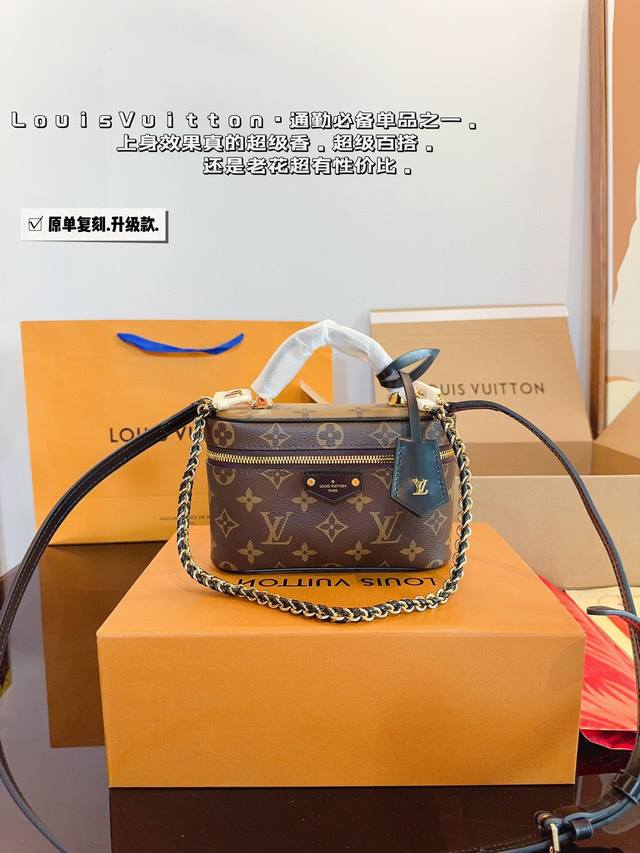 配礼盒. Lvvanity 新款化妆包 包包顶部选用深浅不一的色调增加层次感 特别是老花真香这秀款化妆包可爱又能装~手拎斜挎都很好看,足以应对所有场合 搭配休闲 配礼盒. Lvvanity 新款化妆包 包包顶部选用深浅不一的色调增加层次感 特别是老花真香这秀款化妆包可爱又能装~手拎斜挎都很好看,足以应对所有场合 搭配休闲