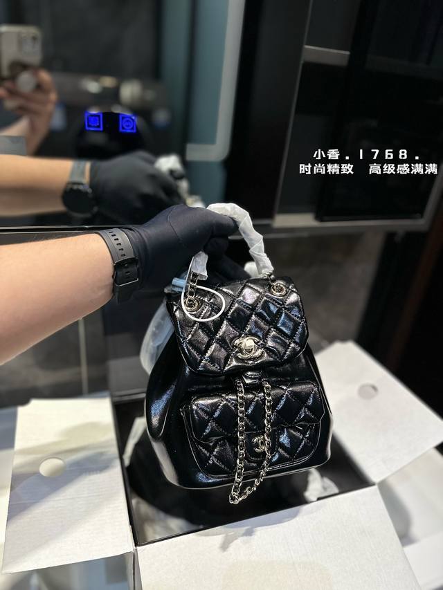 礼盒包装 Chanel菱格双肩包 出游必备哦 多色可选择 尺寸18*19Cm