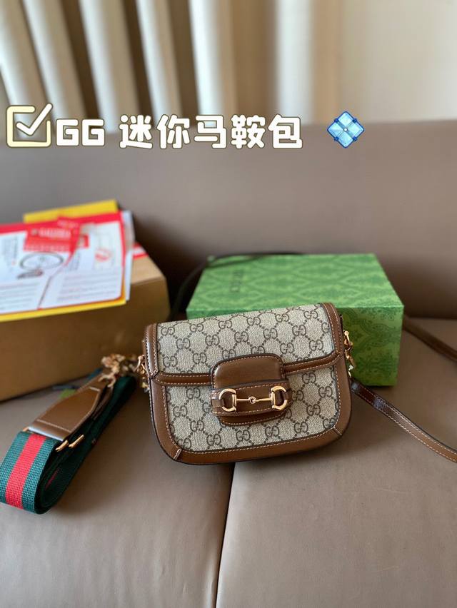 飞机盒折叠盒全套包装 Gg 迷你马鞍包 不同的背带完全是不同风格! 第一条是当下大火的老花织带 第二条是干练的皮肩带 貌美如花的1955,Gg 迷你马鞍包 ,真 飞机盒折叠盒全套包装 Gg 迷你马鞍包 不同的背带完全是不同风格! 第一条是当下大火的老花织带 第二条是干练的皮肩带 貌美如花的1955,Gg 迷你马鞍包 ,真