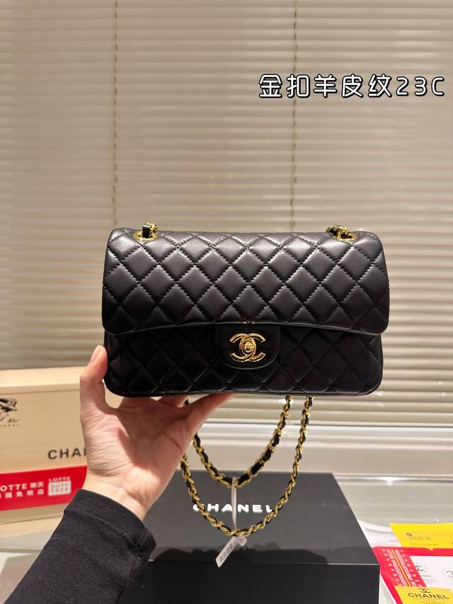 原单品质 “复刻版 Chanel 23Cm Cf ” Chanel礼盒专柜包装 无疑是个美胚子简直就是狙击小仙女们心脏的利器珍珠女孩的优雅与温柔就像珍珠本身的特