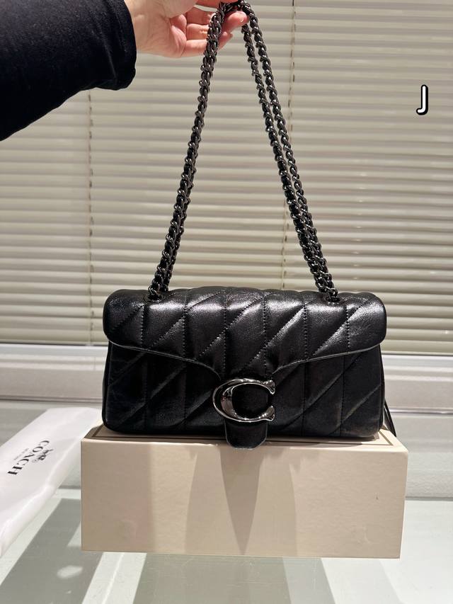 大号26.14 配礼盒 蔻驰酒神新品 Quilted Tabby 链条版 Tabby 这你能忍住？？ 满满的小细节