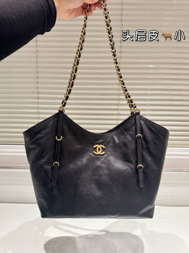 头层牛皮 Chanel 托特包 慵懒随性又好背 上身满满的惊喜 高级慵懒又随性 彻底心动的一只 Size：大号38 33Cm 小号30 25Cm
