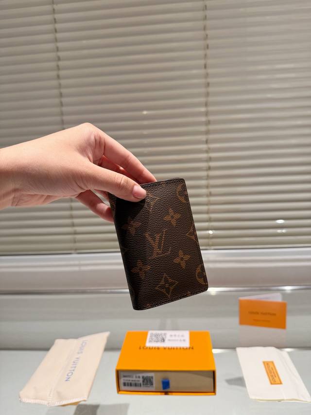 原单 独家实拍 专柜新品lv零钱包 原单品质 高端货专柜密封口袋包装 配送专柜卡片 搭配顶级牛皮不是便宜货哦 喜欢的美妞抓紧自留啦