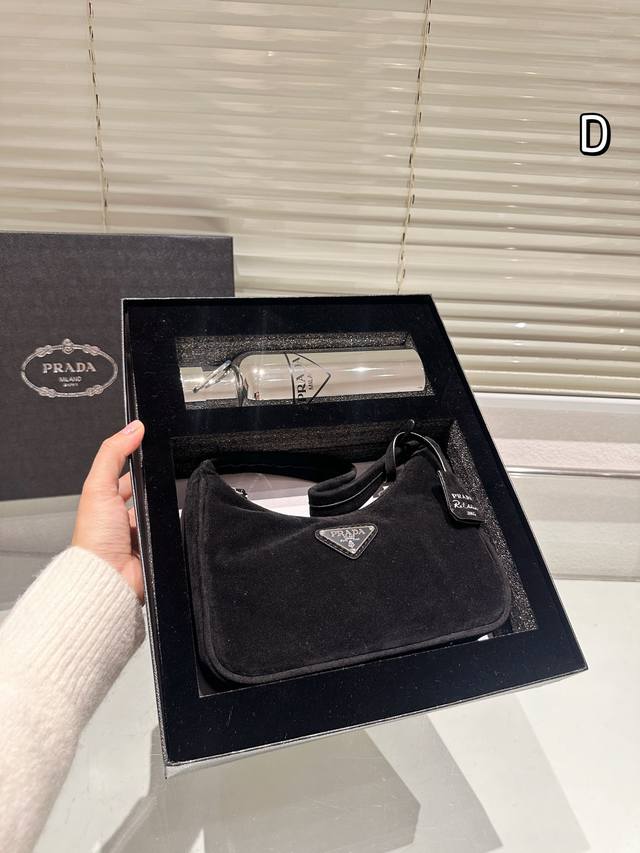 Prada 普拉达套盒 腋下包保温杯 实在太实用啦 这样一套真心好看