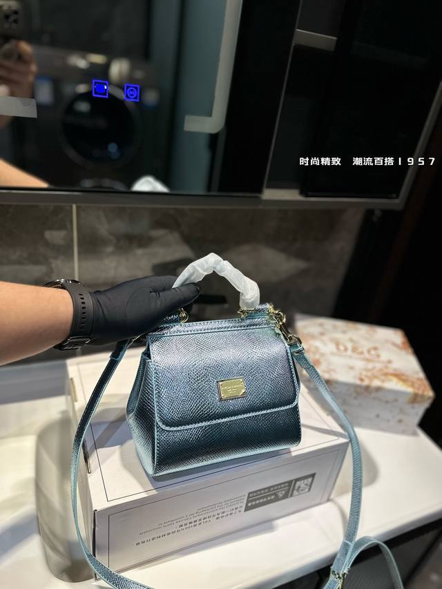 礼盒包装 Dg 杜嘉班纳 新款 手提 单肩 斜挎款 官网最新包 喜欢的不得了 特别有腔调 颜值无敌高 复古 优雅 奢华 大气 想到一切美好的词都想给它 一定要入