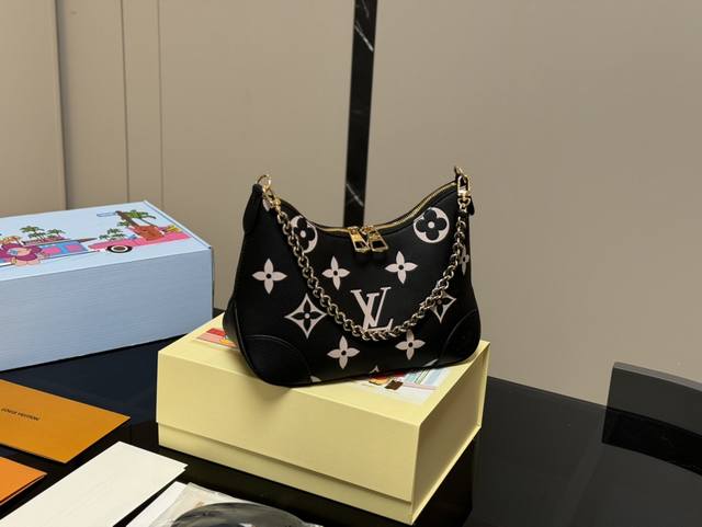 配折叠盒飞机盒 Size：29*16Cm Lv 最新款牛角包 原版五金！ 定制版直接采用小牛皮 Vintage 经典单肩包 配置肩带链条 单肩斜挎都无敌好看百搭