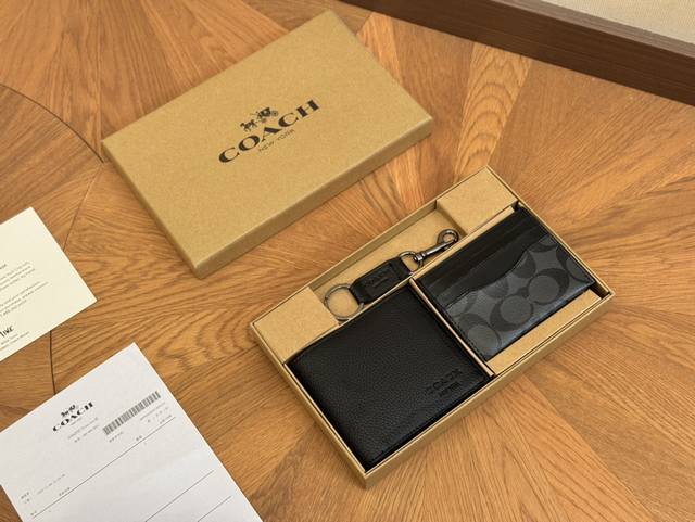 配盒尺寸20.7 蔻驰 套盒钱夹 钱包卡包钥匙扣三件套礼盒套装 男土短款钱包十卡包十钥匙 扣~非常实用