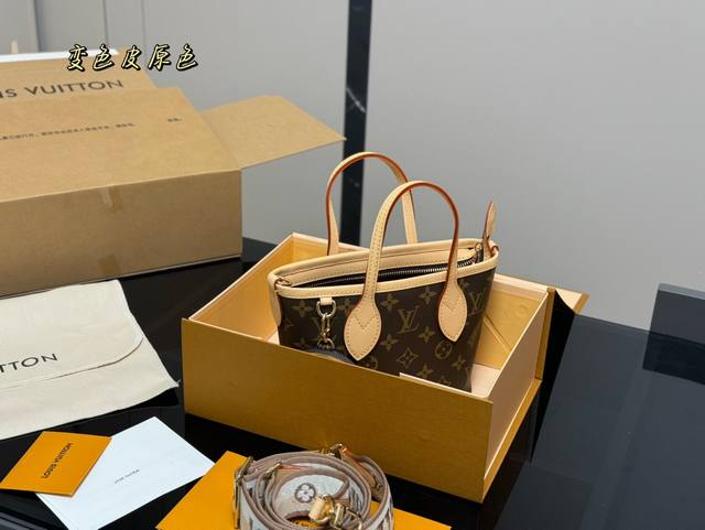 配折叠盒飞机盒 Size：20*14Cm Lv 迷你菜篮子包 ！ 复刻版 高品质 长肩带！零钱包！ 统统都有！！