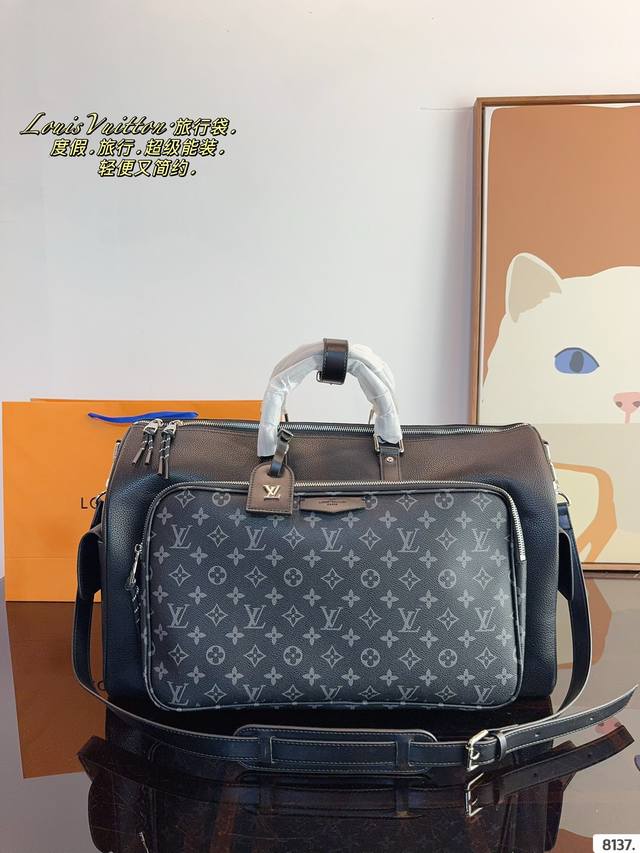 Lv 路易威登联名款keepall 斜跨包旅行包 一只帅气能装的旅行袋 时尚爆发款火热来袭 经典设计大气可观男女通用款 包包采用原版皮质 超级厚实 耐磨 耐用原 Lv 路易威登联名款keepall 斜跨包旅行包 一只帅气能装的旅行袋 时尚爆发款火热来袭 经典设计大气可观男女通用款 包包采用原版皮质 超级厚实 耐磨 耐用原