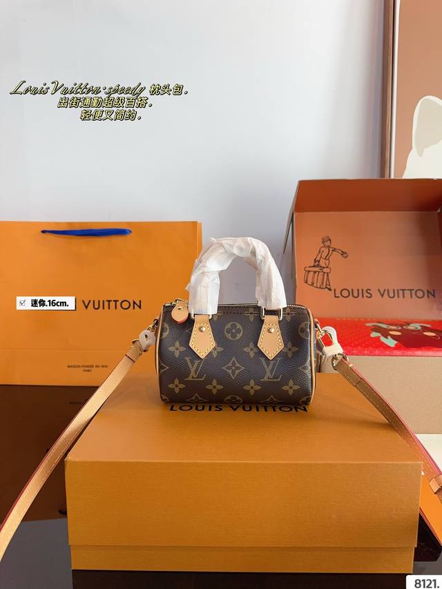 配礼盒. Lv Speedynano 枕头包 这款retiro 手袋以标志性的lv老花面料制成，搭配奢华的变色牛皮饰边，经典永恒。优雅低调的外形设计和宽敞的包