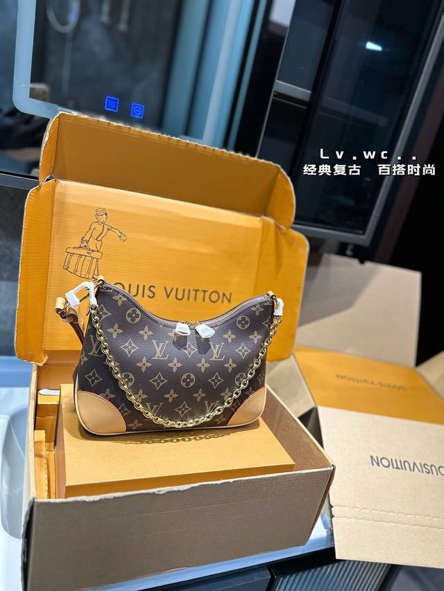 礼盒包装 Lv Boulogne邮差包 牛角包 新款的 Boulogne Size 对比之前小了，但完全不影响它的容量。设计上多加了金色链条 发8，增添时尚感之