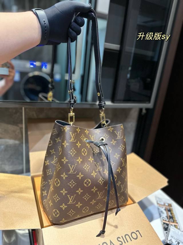 折叠礼盒 Lv Neonoe 香槟桶 Lv Neonoe 水桶牛皮原单系列 对比原版软底。Lv 路易威登20新款neonoe抽绳水桶包单肩女包louis Vui