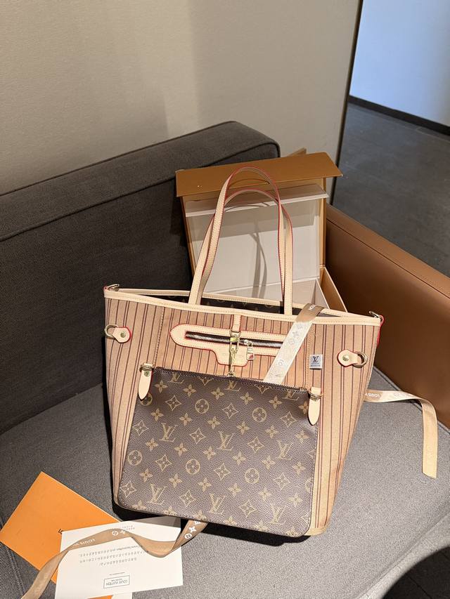 折叠礼盒包装 Lv Neverfull 新款 双面nf 购物袋!入门级的款式哦!绝对的终身款!此物经典不言而喻!街拍和实用都是非常nb的选择!大家拿到后可以感受 折叠礼盒包装 Lv Neverfull 新款 双面nf 购物袋!入门级的款式哦!绝对的终身款!此物经典不言而喻!街拍和实用都是非常nb的选择!大家拿到后可以感受