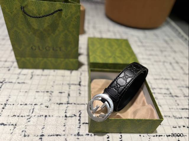 配全套包装 原版腰带 品质货 Gg 经典款腰带 这个款式是我觉得 男士皮带最好看的一款啦！ 低调又有品质感！ 配置新款包装