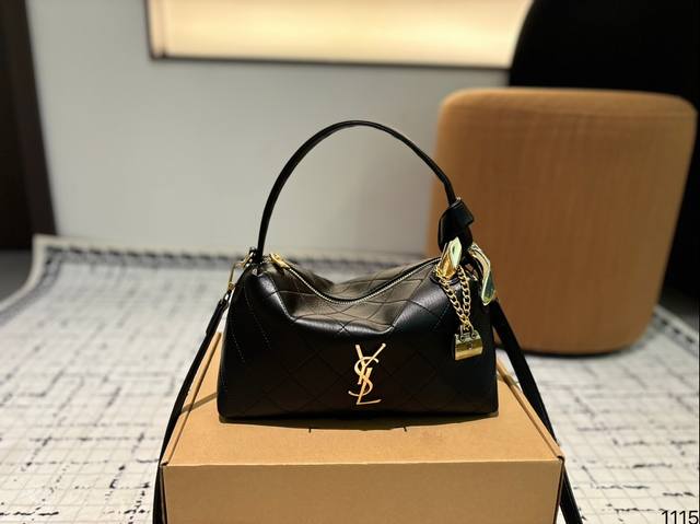 软箱子 是熱腾腾新款 又酷又甜的包 出門随手一拎就很好看 尺寸22.16