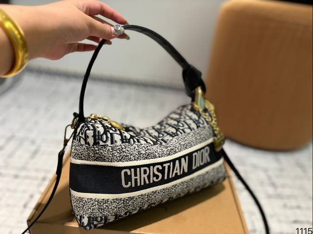 软箱子 是熱腾腾新款 又酷又甜的包 出門随手一拎就很好看 尺寸22.16 软箱子 是熱腾腾新款 又酷又甜的包 出門随手一拎就很好看 尺寸22.16