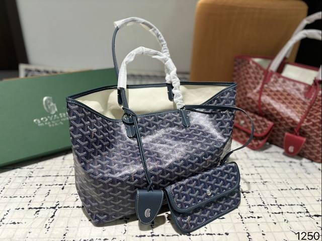 Size：35.25 戈雅购物袋 属于这个季节的购物袋 从头到尾全部都是客订哦！ Goyard 小托特 实物真的很有质感， 四季绝配！