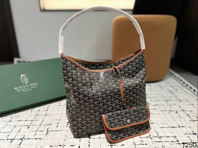 Size：32*25Cm 戈雅 新品hobo腋下包 皮料 皮料 做工都升级哦！ 从头到尾全部都是客订哦！ Hobo太适合通勤啦！ 搜索戈雅 购物袋