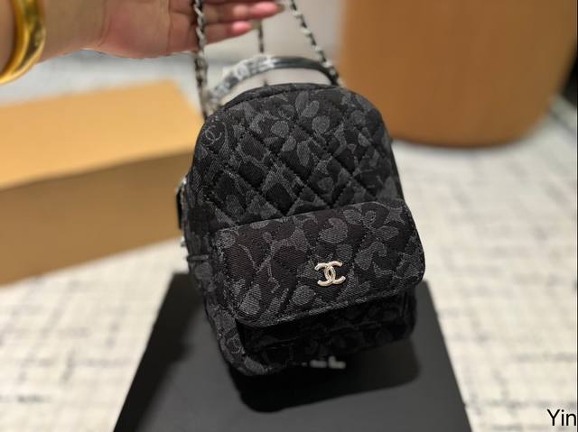 折叠礼盒包装 尺寸13.18 香奈儿牛仔chanel Mini双肩包 简直无法拒绝 超显气质 高级感十足 集美必入款