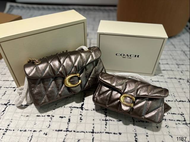 配折叠盒子 百搭神器 Tabby 蔻驰酒神新品 Quilted Tabby 链条版tabby 这你能忍住 满满的小细节 尺寸：26.14 20.10