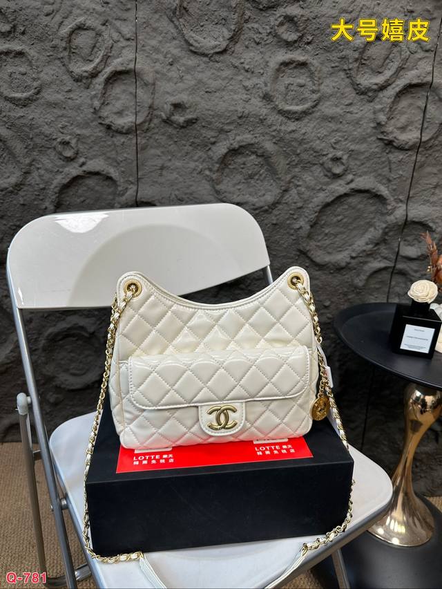 配折叠盒 香奈儿chanel 24C早春度假系列 天猫精灵 嬉皮大号原厂嬉皮材质，包型复古特别，小猫的造型感更衬托女人的性感可爱的一面前册的小口袋以及小金币挂坠