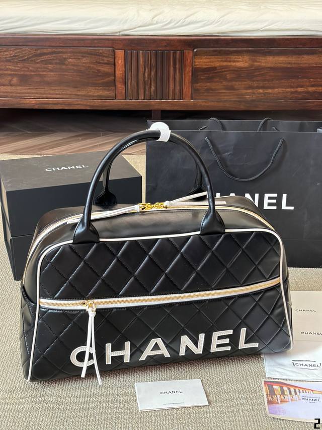 牛皮版本 Vintage 中古 波士顿旅行包 这款chanel95年的保龄球包上街太酷了吧 695年保龄球包 这款保龄球包真的是太时髦了95年的杂志款，容量很