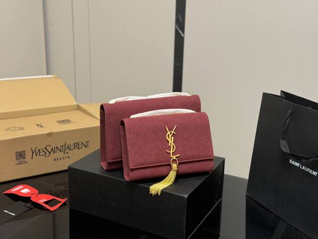 配折叠盒飞机盒 Size：20Cm 24Cm 圣罗兰 Woc信封包 牛皮看起来质感特别好！耐磨耐用！ 斜挎腋下