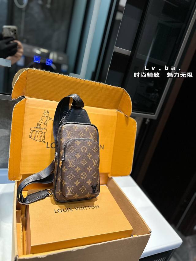 礼盒包装 高端货 新款 “Louis Vuitton”Lv胸包 Avenve 路易威登 单肩包 此款 Damier Graphite 帆布面料的 Avenue